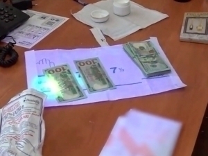 Фарғонада 2 мансабдор пора билан ушланди