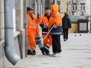 Rossiya 10 oydan kam ishlaganlarning yashash guvohnomasini bekor qilmoqchi