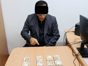 Университет мансабдори пора билан ушланди