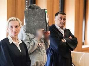 Германияда болалар қотили сифатида танилган “ниқобли одам” Францияда ҳам умрбод қамалди