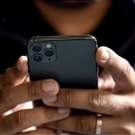 Apple ўз ходимларини iPhone ёрдамида кузатишда айбланди
