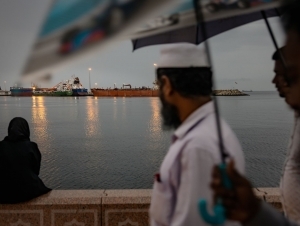 Eron ba’zi kemalarga Hormuz orqali o‘tishga ruxsat berdi