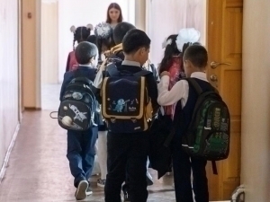 Rossiyada migrantlarning bolalari uchun maktablarni pulli qilish taklif etildi