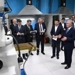 Shavkat Mirziyoyev Nukusdagi texnikum faoliyati bilan tanishdi