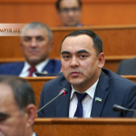 Кирини ювишини хоҳлармидингиз? – Тошқулов қиз ва ўғил болалар ётоқхонанинг бир қаватида яшашини қоралади