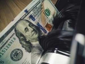 Dollar kursi ketma-ket ko‘tarilishdan so‘ng tushdi