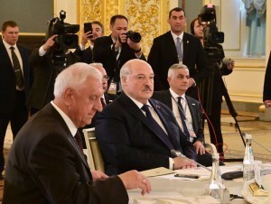 Lukashenko butun YeOII davlatlarini Putinning “qo‘liga topshiradigan” loyiha haqida gapirdi