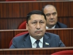 Мактабларга 350 млрд сўм ажратилган, аммо жиҳозлар ҳали сотиб олинмаган – депутат (видео)