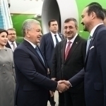 Şavkat Mirziyoyev rafiqasi bilan Anqaraga bordi (video)