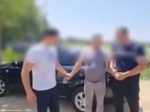 Андижонда “шантаж” учун 7 минг доллар талаб қилган шахс ушланди (видео)