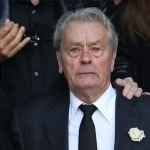 Alen Delon o‘g‘lini sudga bermoqchi