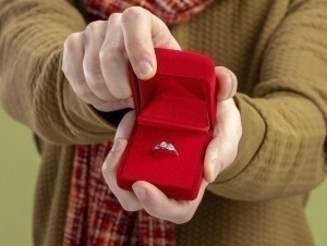 Erkak turmush qurishni talab qilgan sevgilisini yoqib yubordi