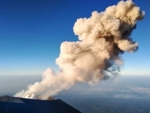 Индонезияда Семеру вулқони отилди