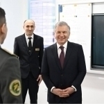 Mirziyoyev bir guruh harbiylarni mukofotladi
