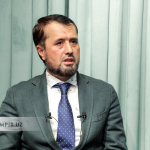 “Besoqolbozlik talabi ortida siyosiy maqsadlar turibdi”. Abror Muxtor Aliy bilan LGBT haqida ochiq suhbat