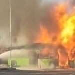 Toshkentda yo‘lovchi avtobusi yonib ketdi (video)