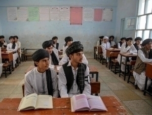 “Толибон” ўқитувчиларга смартфон ишлатишни тақиқлади