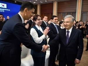 Шавкат Мирзиёев Кореядаги ўзбекистонликлар билан учрашди