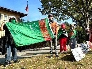 Туркман фаоллари АҚШда норозилик акцияси ўтказди