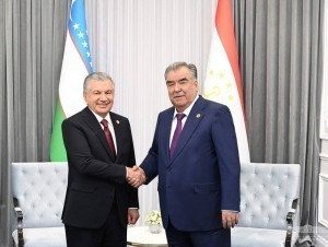 Mirziyoyev holds a special meeting with Emomali Rahmon