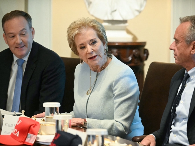 AQSH Ta’lim vaziri grammatik xatolar uchun masxara qilindi