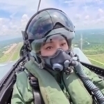 Tailand qirolichasi qiruvchi samolyotni mustaqil boshqardi (video)