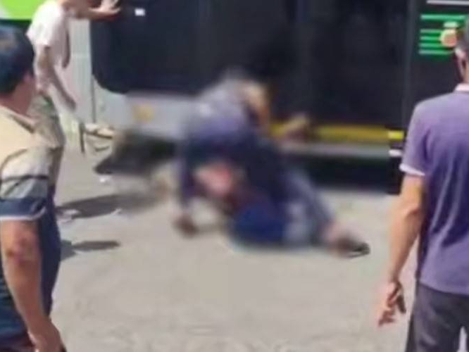 Toshkentda 35 yoshli piyoda avtobus ostida qolib halok bo‘ldi
