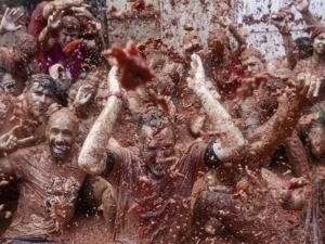 Испанияда дунёга машҳур помидор фестивали ўтказилди (видео)