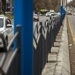 Toshkent yo‘llarida yetti yil avval demontaj qilingan temir panjaralar nega yana o‘rnatilmoqda? 