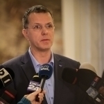 Ruminiya Mudofaa vazirining diplomlari soxta ekani fosh bo‘ldi