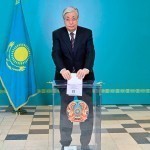 Тўқаев парламент сайловларида овоз берди (фото+видео)