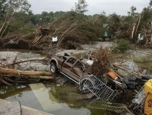 Texasdagi toshqin qurbonlari 129 kishiga yetdi 