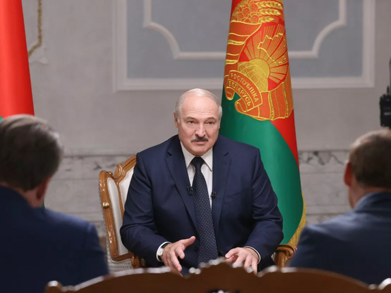 Men ketsam tarafdorlarimni qiymalashadi – Lukashenko hokimiyatda uzoq qolib ketganini tan oldi