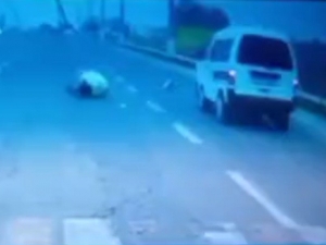 Damas пиёдалар йўлагидан ўтаётган 18 ёшли қизни уриб, учириб юборди