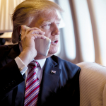 Кучли қайтиш: Трамп ижтимоий тармоқларга шахсий платформаси билан қайтмоқчи 