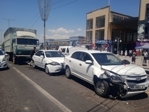 4 vehicles collided due to a KamAZ truck failing to maintain a safe distance in Tashkent region