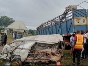 Nigeriyada bolalarni olib ketayotgan avtobus halokatga uchradi. Qurbonlar bor