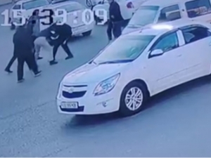 Андижонда ҳайдовчилар почта талашиб жанжаллашди (видео)