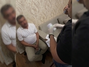 Вагон кузатувчиси ўрни учун $5000 сўраган шахс ушланди (видео)