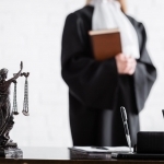 32 sudyaning vakolati muddatidan avval tugatildi