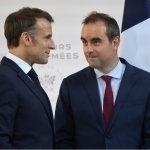 Makron iste’fo bergan bosh vazirni lavozimiga qayta tayinladi