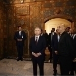 Mirziyoyev o‘zbekistonlik ustalar bezatgan Islom san’ati muzeyiga bordi