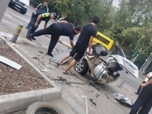 Тошкентда Lacetti Kia K5 билан тўқнашиб, иккига бўлиниб кетди