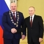 Путин Лукашенкога Россиянинг олий мукофотини берди (видео)