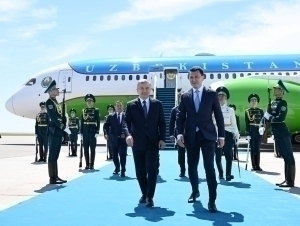 Шавкат Мирзиёев Туркистонга борди (видео)