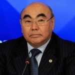 Asqar Akayev sobiq prezident maqomini qaytarmoqchi. Bu unga nima beradi?