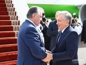 Mirziyoyev congratulates Emomali Rahmon on his birthday