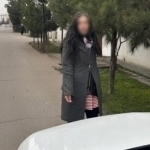 Toshkentda ruhiy nosog‘lom ayol maktab o‘quvchisini olib ketishga urindi (video)