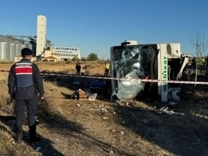 Turkiyada avtobus ag‘darilib ketdi. Qurbonlar bor