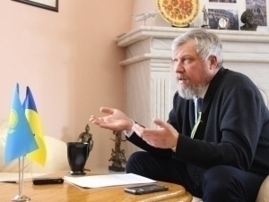 “Россияликларни ўлдириш керак” деган Украина элчиси сиртдан қамоққа олинди